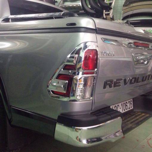 vien den sau xe toyota hilux
