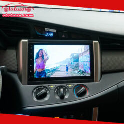 Màn hình xe Innova 2018