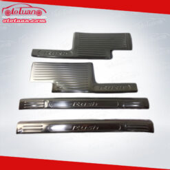 Nẹp bước chân chống trầy phần nhựa Toyota Rush