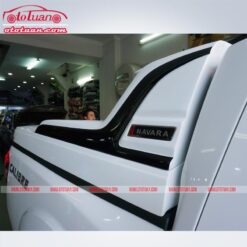 Nắp thùng thấp xe Nissan Navara