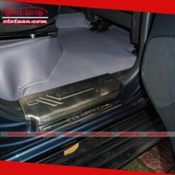 Nẹp chống trầy bước chân Colorado 2018