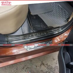 Nẹp chống trầy bước chân xe Toyota Altis
