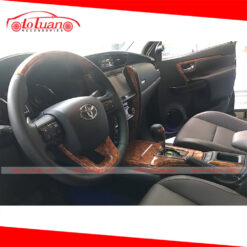 Sơn ốp gỗ nội thất xe Fortuner 2017