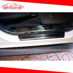 Nẹp bước chân titan xe Innova 2018