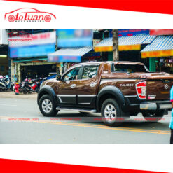 Ốp cua bánh có đinh xe Nissan Navara 2019