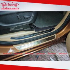 Nẹp bước chân chống trầy xe Kia Sedona