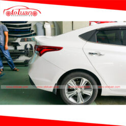 Đuôi cá lướt gió xe Hyundai Accent 2019