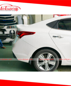 Đuôi cá lướt gió xe Hyundai Accent 2019