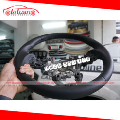 Khâu da vô lăng xe Mazda 2