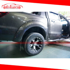 Ốp cua bánh có đinh xe Mazda BT50