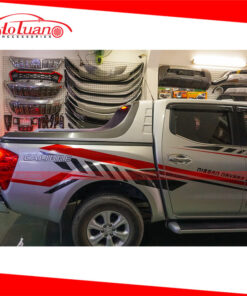 Khung thể thao xe Nissan Navara mang cá