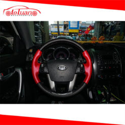 Khâu da vô lăng vân carbon đen đỏ cho xe Kia Sorento