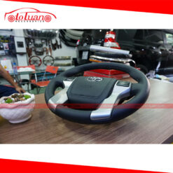 Bọc da vô lăng khâu tay xe Toyota Land Cruiser Prado