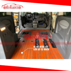 Lót sàn gỗ tự nhiên xe Ford Tourneo