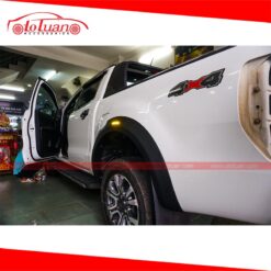 Ốp viền cua lốp Ford Ranger có đèn báo xinhan