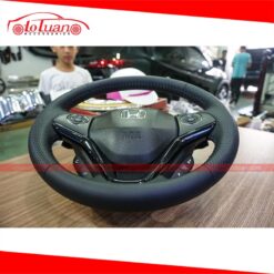 Khâu da vô lăng xe Honda HRV màu đen có đục lỗ