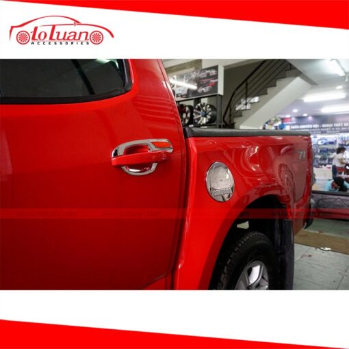 Ốp chén cửa xe Colorado 2015 - 2020 (FITT Thái Lan)