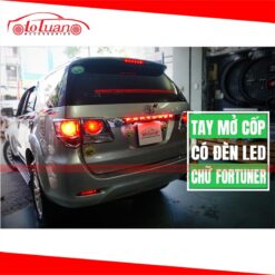 Tay cốp có đèn LED chữ Fortuner