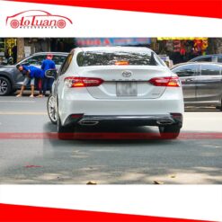 Độ pô kiểu Mercedes Toyota Camry 2020