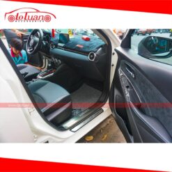 Nẹp bước chân chống trầy xe Mazda 2