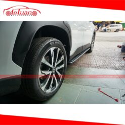 Bệ bước chân xe Toyota Cross