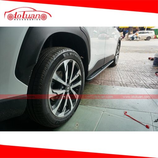 Bệ bước chân xe Toyota Cross