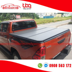 Nắp thùng gấp 3 tấm Toyota Hilux
