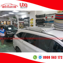 Toyota Veloz Cross lắp đặt giá để hàng