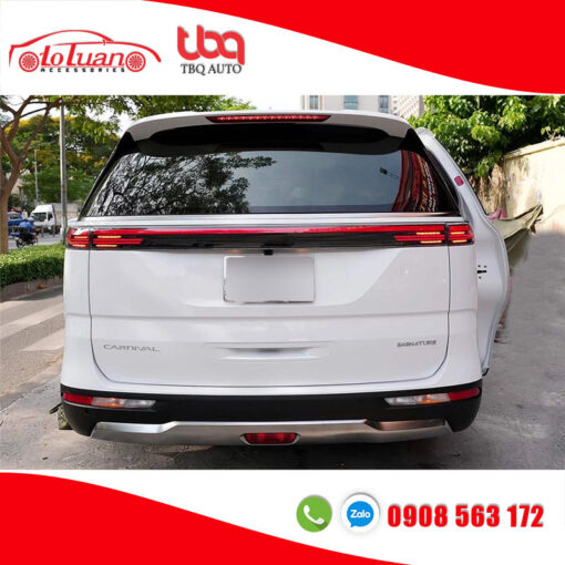 Xe Kia Carnival 2022 độ đèn hậu kiểu Porsche