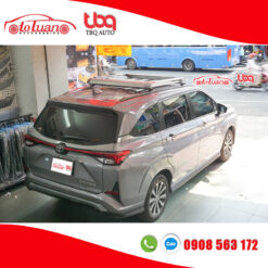 Toyota Veloz lắp giá nóc baga màu bạc