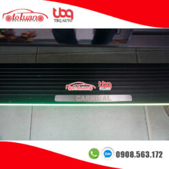 Bệ bước điện xe Kia Carnival 2022 có đèn LED RGB đổi màu