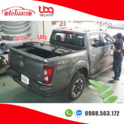 Nắp thùng Nissan Navara 2023 gấp 3 tấm