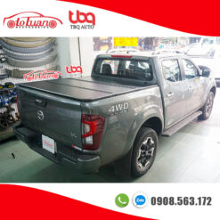 Nắp thùng Nissan Navara 2023 gấp 3 tấm