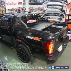 Nissan Navara Pro4X 2023 lắp nắp thùng cuộn và khung 4 đèn