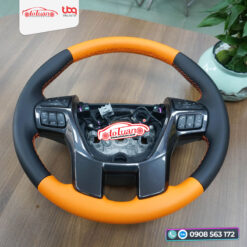 Khâu da vô lăng xe Ford Everest màu cam phối đen