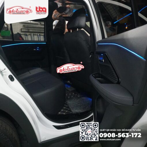 Toyota Yaris Cross lắp đặt đèn LED nội thất ambient light