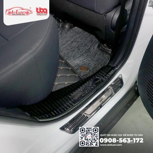 Nẹp chống trầy bước chân xe Toyota Yaris Cross 2024