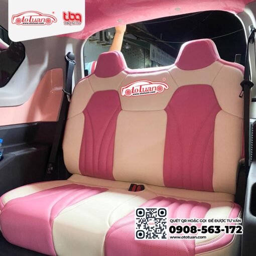 băng ghế sau Vinfast VF3 màu trắng phối hồng