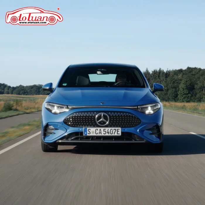 Ngoại thất phía trước của mẫu xe điện Mercedes-Benz CLA200 Electric