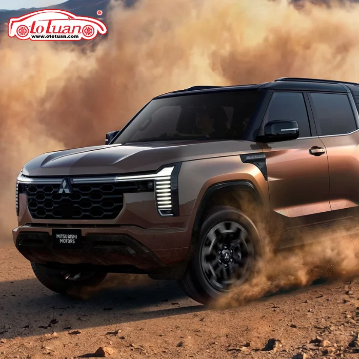 Mitsubishi Pajero thế hệ mới màu đồng vận hành trên đường đất
