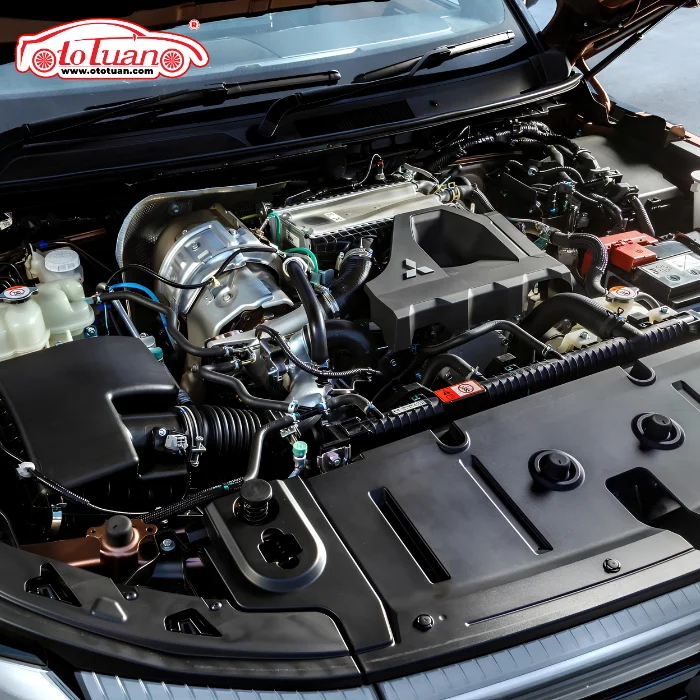 hoang động cơ Mitsubishi Pajero thế hệ mới nhìn từ phía trước
