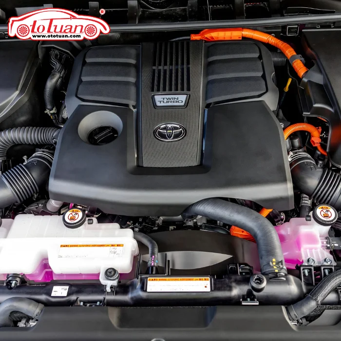 Hình ảnh động cơ Hybrid trên mẫu Toyota Land Cruiser LC300 Hybrid