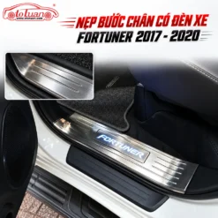Nẹp bước chân có đèn xe Fortuner 2017 - 2020