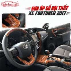 Sơn ốp gỗ nội thất xe Fortuner 2017