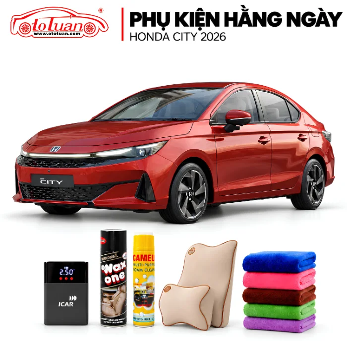 Honda City cùng bơm lốp ICAR, chai vệ sinh, gối tựa và khăn lau nhiều màu.