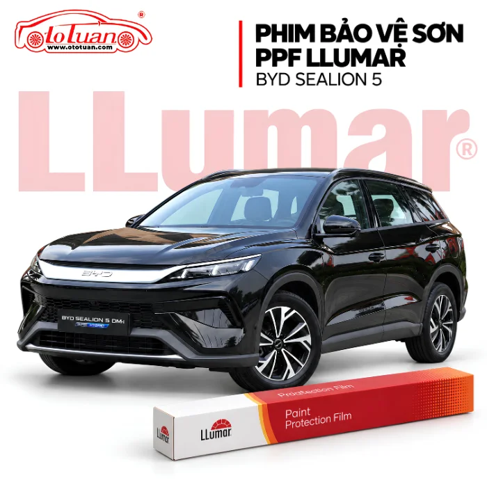 BYD Sealion 5 DM-i màu đen bên cạnh hộp phim bảo vệ sơn PPF LLumar.